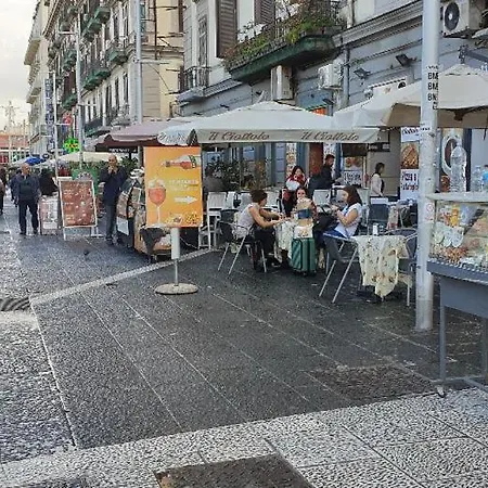 Alojamento de Acomodação e Pequeno-almoço La Partenopea