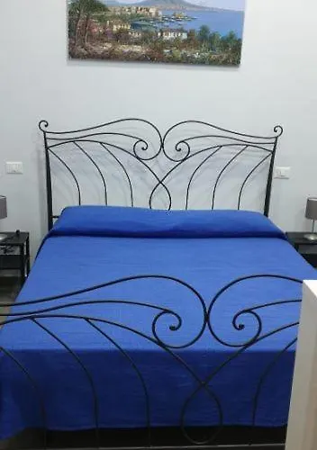 לינה וארוחת בוקר La Citta Partenopea 3*