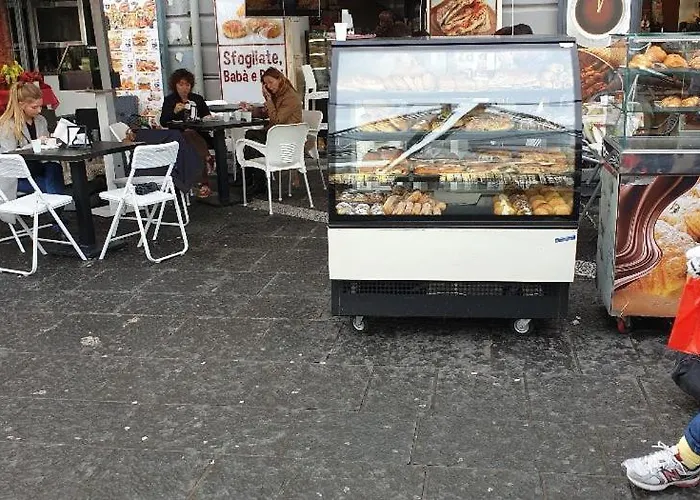 La Citta Partenopea לינה וארוחת בוקר 3*