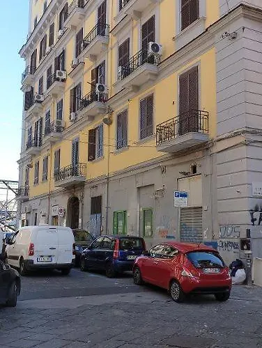 La Citta Partenopea לינה וארוחת בוקר